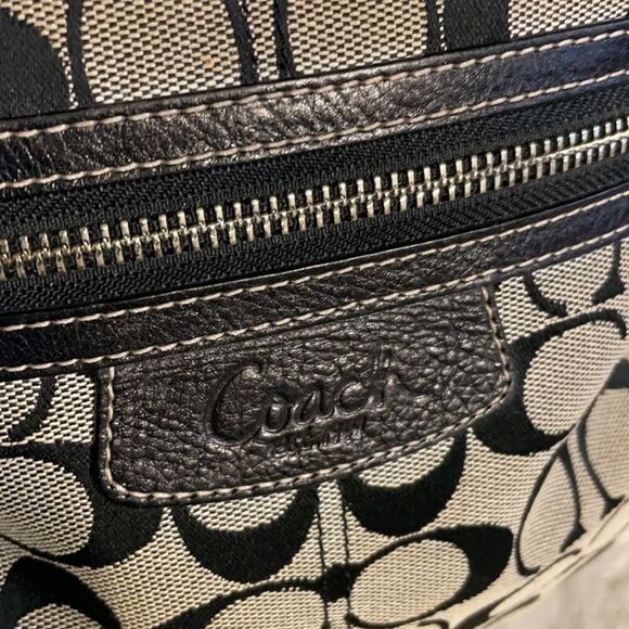 Coach purse (4107)  - Picture 3 of 16